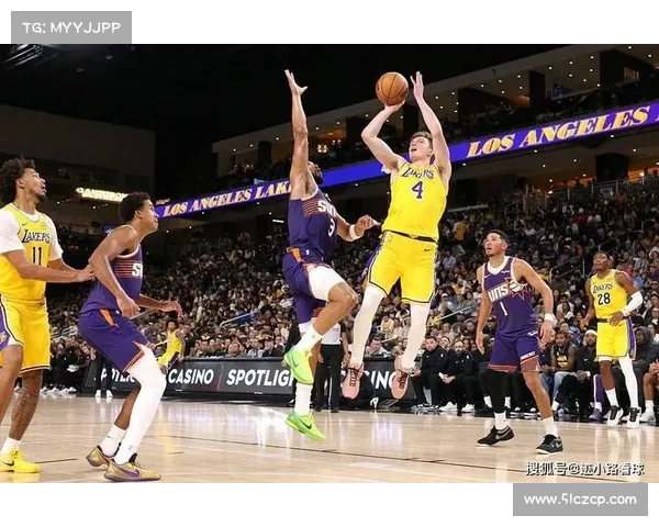 湖人季前赛尝试小个阵容 雷迪克实验效果与范德比尔特顶中锋前景待定